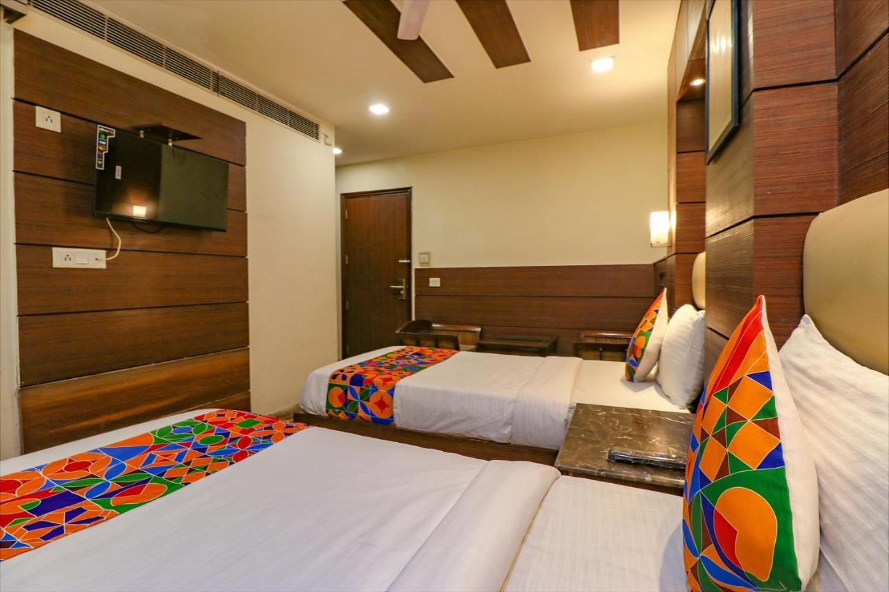 Fabhotel Admire Suites New Delhi Eksteriør billede