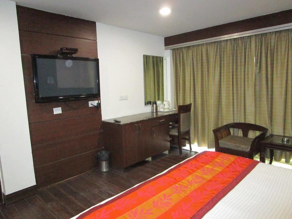 Fabhotel Admire Suites New Delhi Eksteriør billede