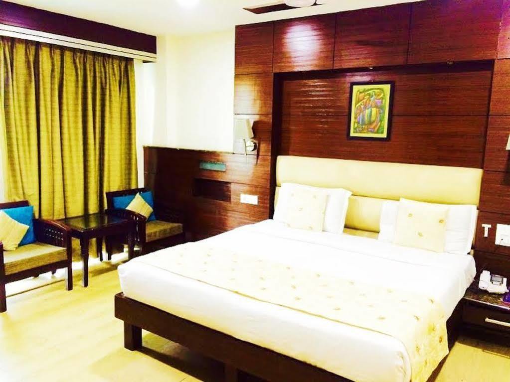 Fabhotel Admire Suites New Delhi Eksteriør billede