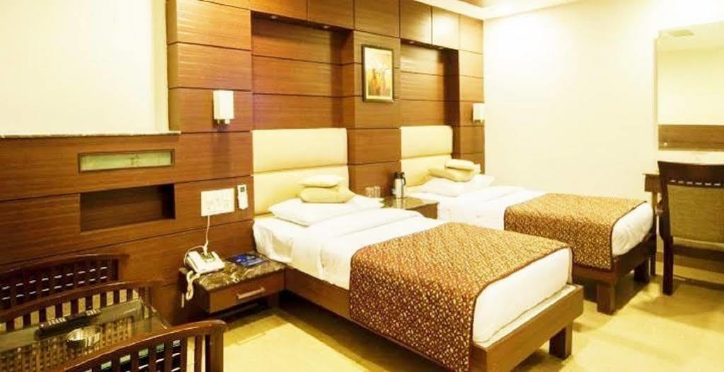 Fabhotel Admire Suites New Delhi Eksteriør billede