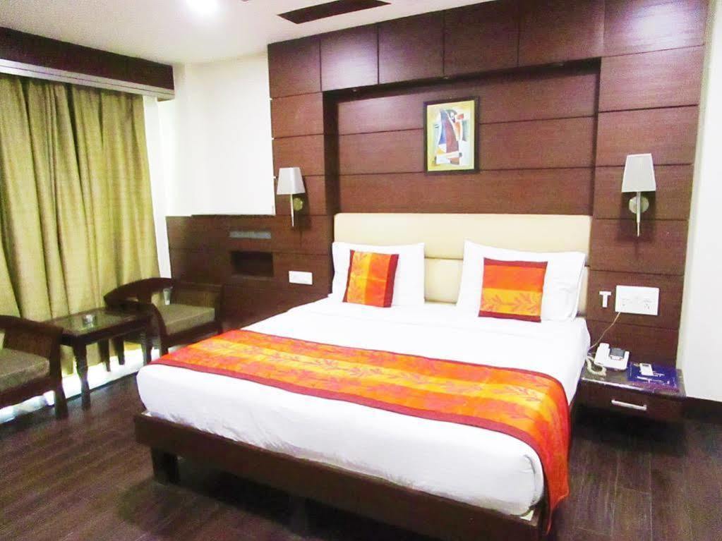 Fabhotel Admire Suites New Delhi Eksteriør billede
