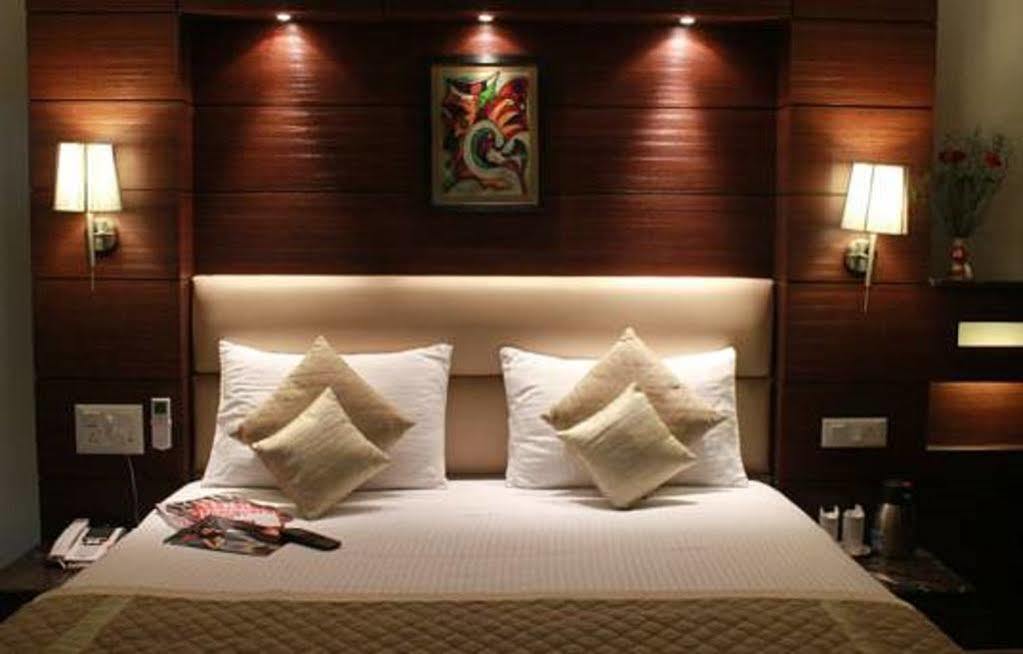 Fabhotel Admire Suites New Delhi Eksteriør billede